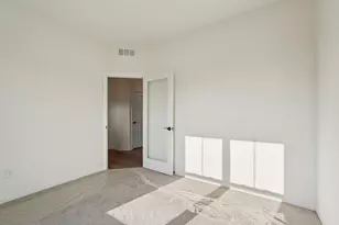 W149N11973 Red Holly Dr, Germantown, WI 53022 - Photo 7