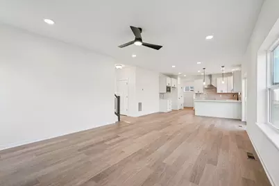 W149N11973  Red Holly Dr, Germantown, WI 53022 - Photo 9