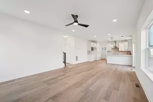 W149N11973 Red Holly Dr, Germantown, WI 53022 - Photo 9