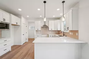 W149N11973 Red Holly Dr, Germantown, WI 53022 - Photo 11