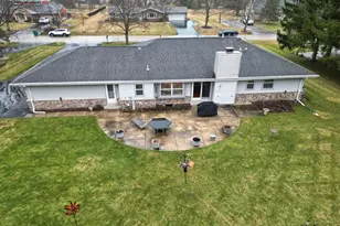 12437 N Emily Ln, Mequon, WI 53092 - Photo 9