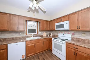 4738 S 26th St, Milwaukee, WI 53221 - Photo 9