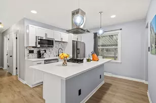 8126 W Glen Ave, Milwaukee, WI 53218 - Photo 9