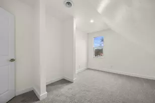 2873 N Dr William Finlayson St, Milwaukee, WI 53212 - Photo 17