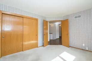 118 Harrogate Dr, Waukesha, WI 53188 - Photo 5