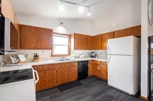 1507 Cherrywood Dr, Waukesha, WI 53188 - Photo 5