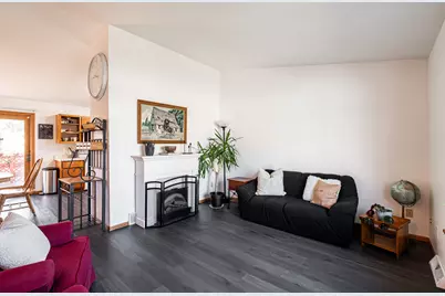 1507  Cherrywood Dr, Waukesha, WI 53188 - Photo 9