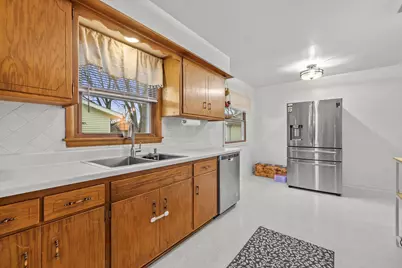 148  Echo Ln, Racine, WI 53406 - Photo 17