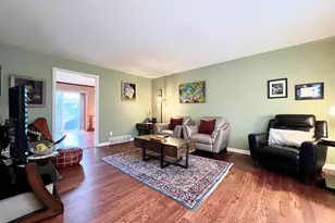 12558 N Woodland Dr, Mequon, WI 53092 - Photo 9