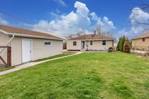 2242 W Carrington Ave, Oak Creek, WI 53154 - Photo 7