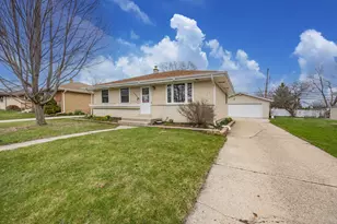 2242 W Carrington Ave, Oak Creek, WI 53154 - Photo 37