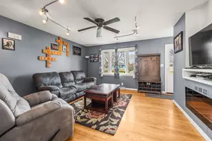 2242 W Carrington Ave, Oak Creek, WI 53154 - Photo 3