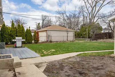 2242 W Carrington Ave, Oak Creek, WI 53154 - Photo 29