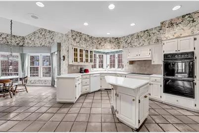 101  Lamplighter Ln, Racine, WI 53402 - Photo 11