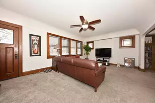 6633 W Lloyd St, Wauwatosa, WI 53213 - Photo 15