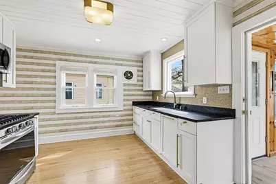 7031  St James St, Wauwatosa, WI 53213 - Photo 19