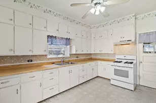 546 Sumner St, Genoa City, WI 53128 - Photo 3