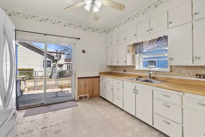 546  Sumner St, Genoa City, WI 53128 - Photo 9