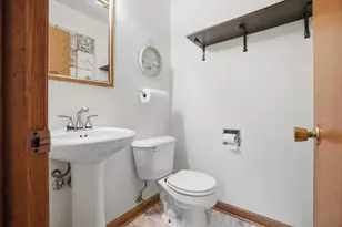 9837 W Sarasota Pl, Milwaukee, WI 53222 - Photo 23