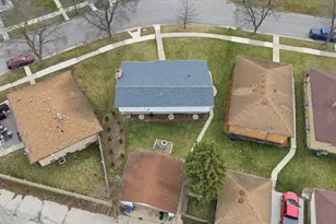 9837 W Sarasota Pl, Milwaukee, WI 53222 - Photo 33