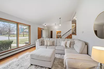 9837 W Sarasota Pl, Milwaukee, WI 53222 - Photo 3