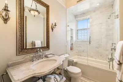 2006 E Lafayette Pl, Milwaukee, WI 53202 - Photo 25