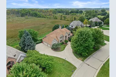 19475  Summerhill Ln, Brookfield, WI 53045 - Photo 5