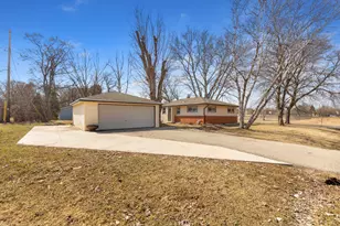 7934 N Edgeworth Dr, Milwaukee, WI 53223 - Photo 15