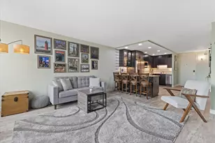 929 N Astor St, Milwaukee, WI 53202 - Photo 7