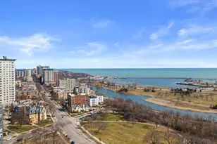 929 N Astor St, Milwaukee, WI 53202 - Photo 25