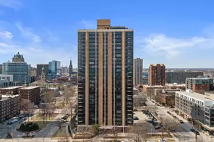 929 N Astor St, Milwaukee, WI 53202 - Photo 21