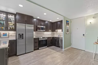 929 N Astor St #305, Milwaukee, WI 53202 - Photo 3