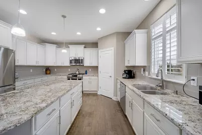 W236N7272  Meadow Ct, Sussex, WI 53089 - Photo 5