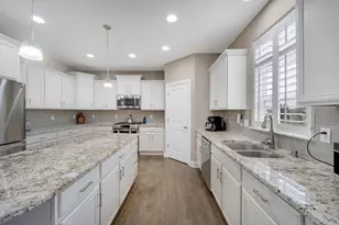 W236N7272 Meadow Ct, Sussex, WI 53089 - Photo 5