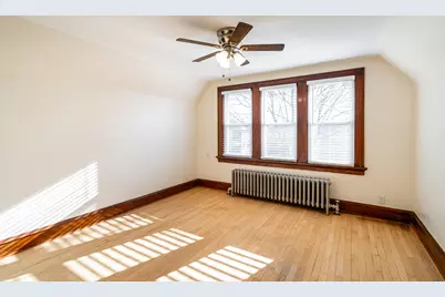 2213 S 72nd St #UPPER, West Allis, WI 53219 - Photo 9