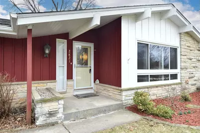 2821  Chancery Ln, Waukesha, WI 53188 - Photo 3