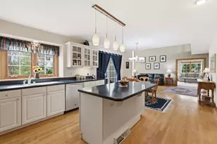 12685 W Barbary Ct, New Berlin, WI 53151 - Photo 9