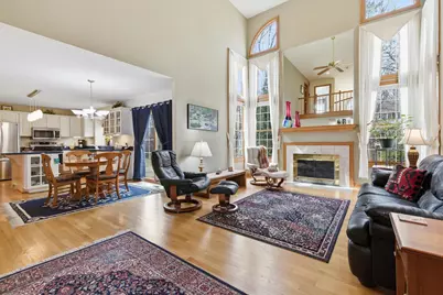 12685 W Barbary Ct, New Berlin, WI 53151 - Photo 5