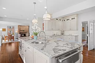 130 Lamplighter Ln, Racine, WI 53402 - Photo 7