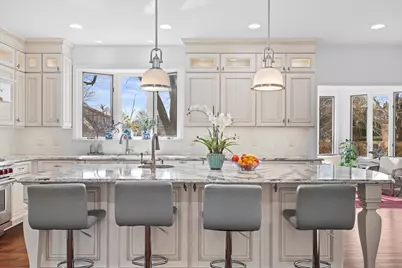 130  Lamplighter Ln, Racine, WI 53402 - Photo 5