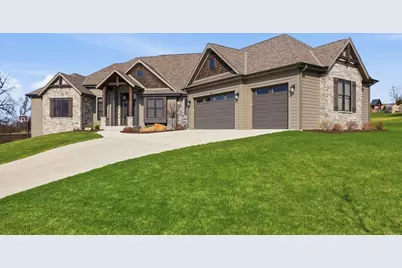 1636  Upland Ct, Hartland, WI 53029 - Photo 3