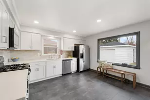 821 Saxony Dr, Racine, WI 53402 - Photo 7