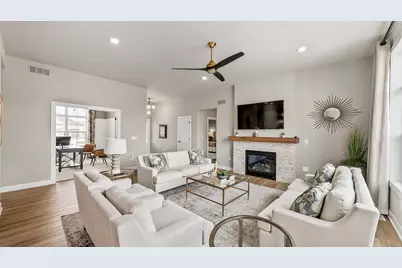 911  Kohlwey Dr, Grafton, WI 53024 - Photo 3