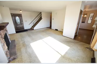 7222 S Delaine Dr, Oak Creek, WI 53154 - Photo 5