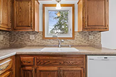 8107 S Legend Dr, Franklin, WI 53132 - Photo 15