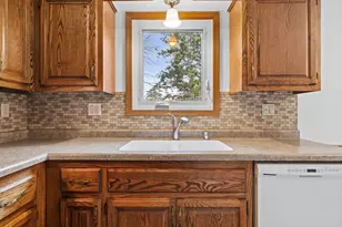 8107 S Legend Dr, Franklin, WI 53132 - Photo 15