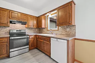 8107 S Legend Dr, Franklin, WI 53132 - Photo 13