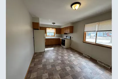 5533 N 95th St, Milwaukee, WI 53225 - Photo 11