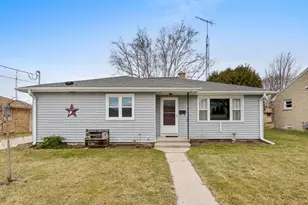 1318 S 24th St, Manitowoc, WI 54220 - Photo 1