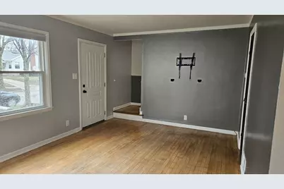 2353 S 77th St, West Allis, WI 53219 - Photo 9